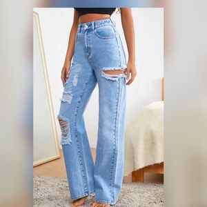 💫 Light Wash Ripped Detail Jeans